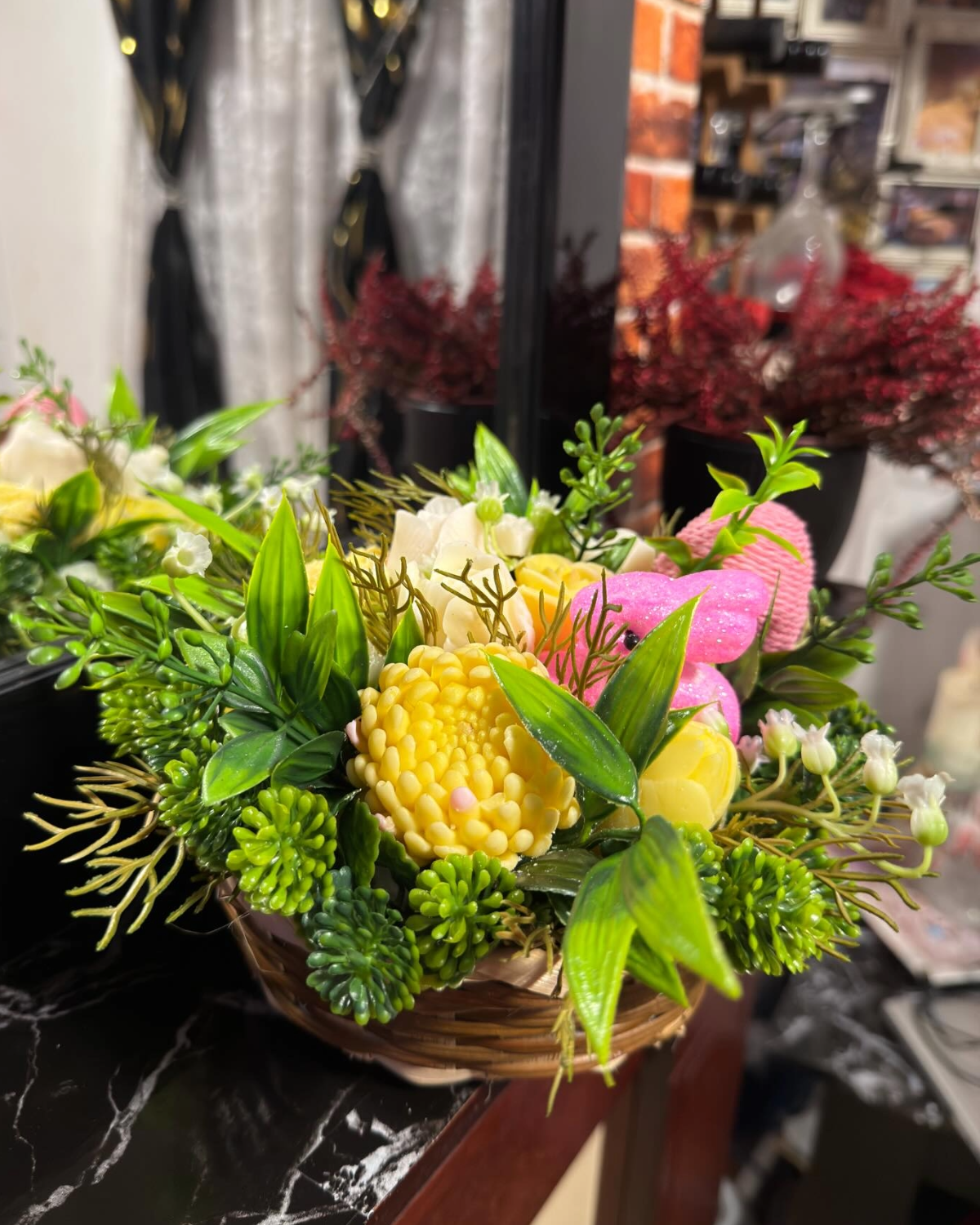 Easter basket - Yellow/White