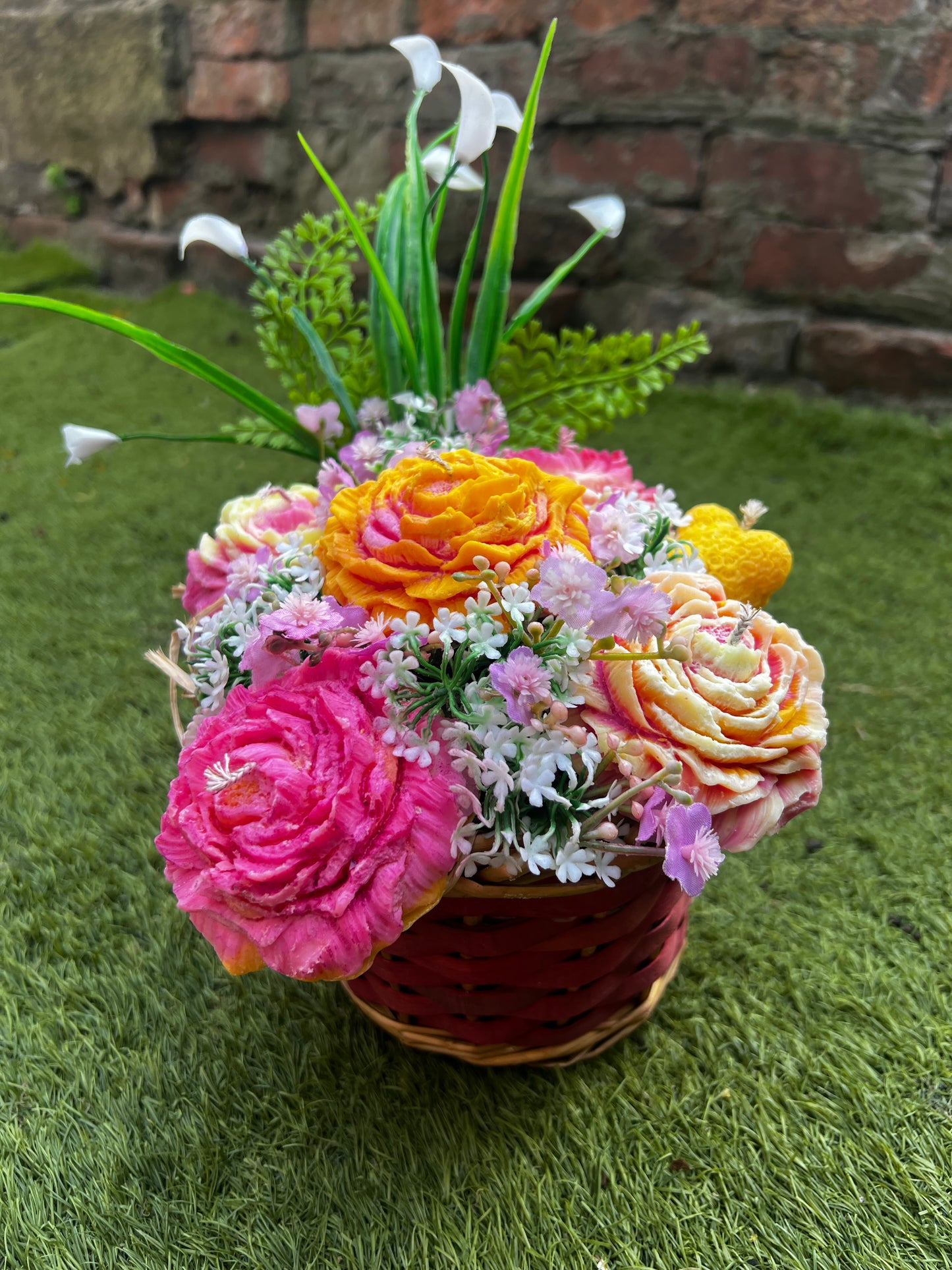 Flower bouquet basket/ Lemon & raspberry